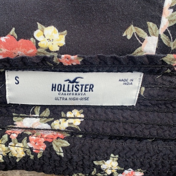 Hollister Women’s Shorts - Picture 3 of 5